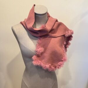 Elegant Pink Scarf with Fur Trim
